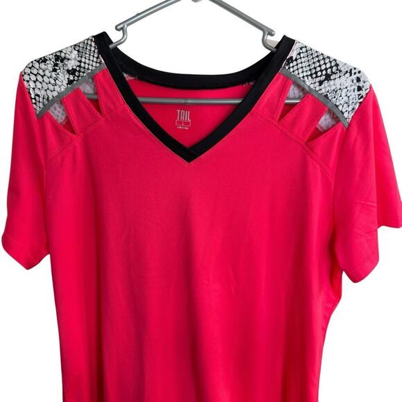 Tail Golf Top Women's V-neck S/S Red Animal Print L Athleisure Athletic - Picture 3 of 10
